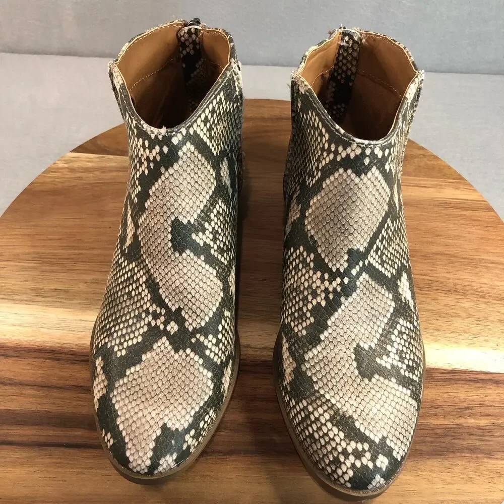 NWT Universal Thread‎ Emma Faux Snake Skin Bootie Women Size 6.5 Heel Zipper